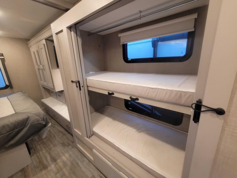 new Camper / RV Thor Motor Coach Magnitude for sale, in Winter Garden, FL Thumbnail 10
