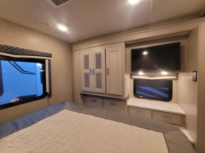 new Camper / RV Thor Motor Coach Magnitude for sale, in Winter Garden, FL Thumbnail 13