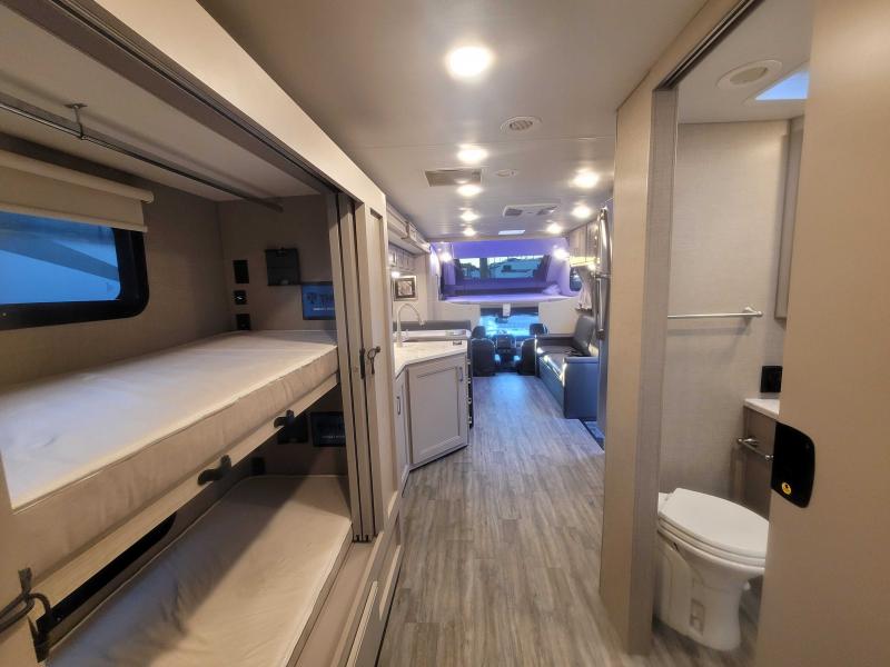 new Camper / RV Thor Motor Coach Magnitude for sale, in Winter Garden, FL Thumbnail 11