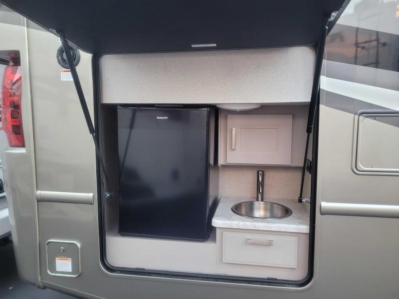 new Camper / RV Thor Motor Coach Magnitude for sale, in Winter Garden, FL Thumbnail 5