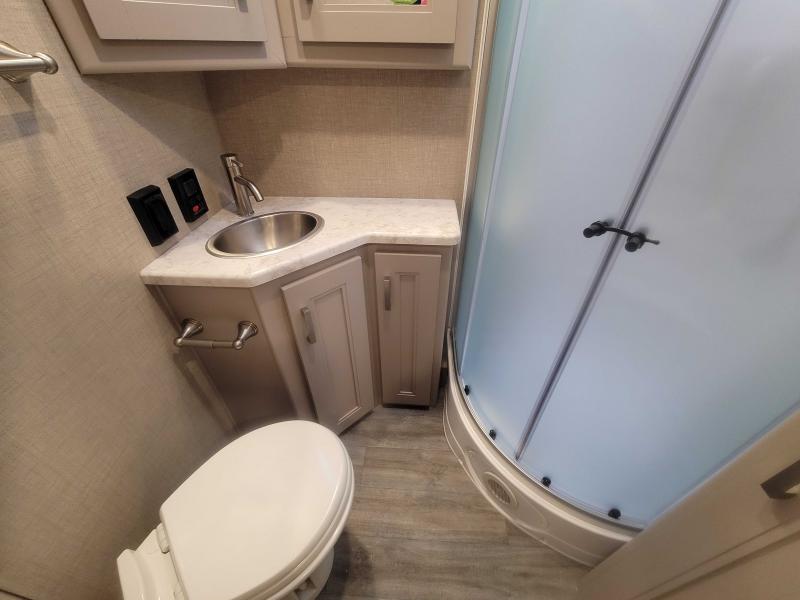 new Camper / RV Thor Motor Coach Magnitude for sale, in Winter Garden, FL Thumbnail 14