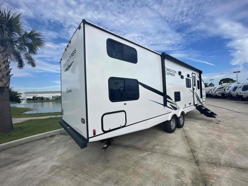 new Travel Trailers Coachmen Freedom Express Select for sale, in Palm Bay, FL Thumbnail 5