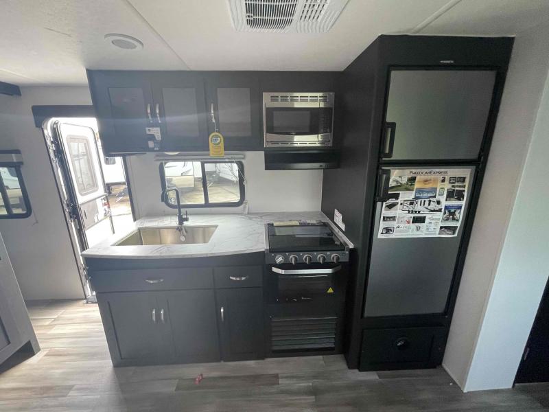 new Travel Trailers Coachmen Freedom Express Select for sale, in Palm Bay, FL Thumbnail 12
