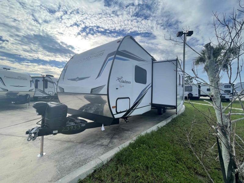 new Travel Trailers Coachmen Freedom Express Select for sale, in Palm Bay, FL Thumbnail 2