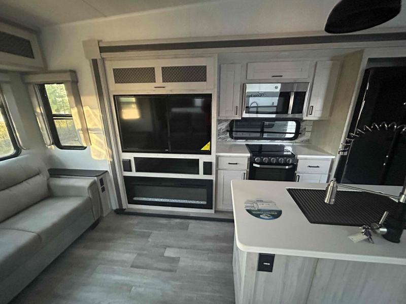 new Fifth Wheel Trailers East To West Tandara for sale, in Palm Bay, FL Thumbnail 16