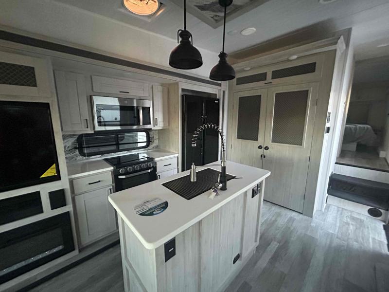 new Fifth Wheel Trailers East To West Tandara for sale, in Palm Bay, FL Thumbnail 15