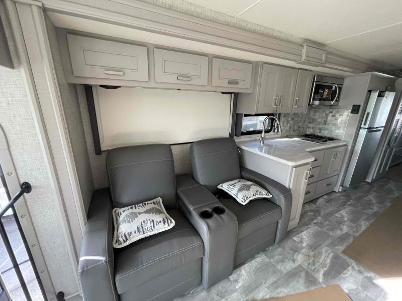 new Camper / RV Thor Motor Coach Challenger for sale, in Palm Bay, FL Thumbnail 13