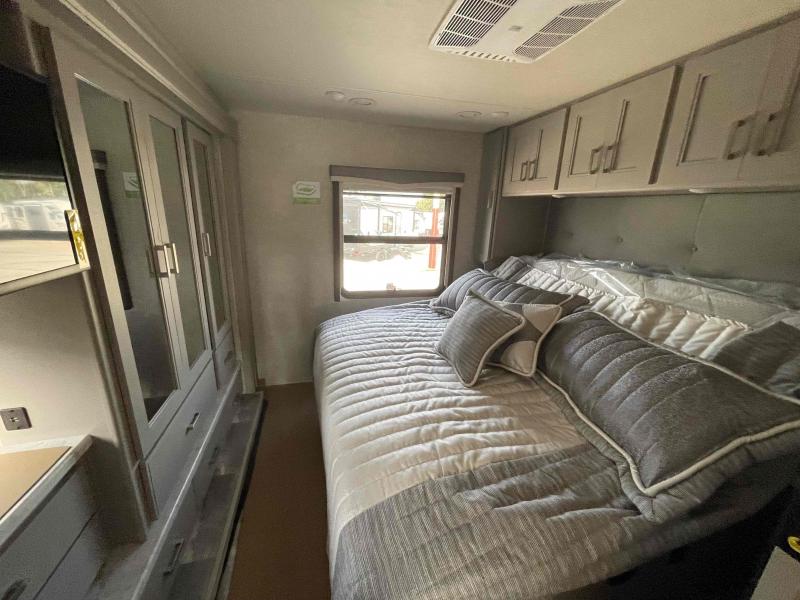 new Camper / RV Thor Motor Coach Challenger for sale, in Palm Bay, FL Thumbnail 21