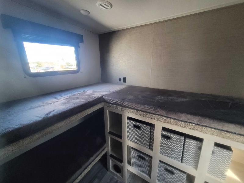 new Fifth Wheel Trailers Forest River Cardinal Red for sale, in Winter Garden, FL Thumbnail 9