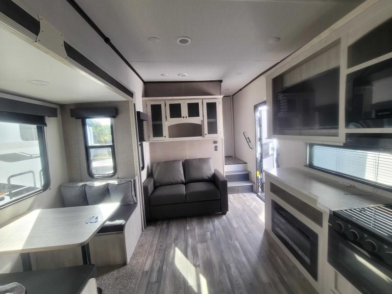 new Fifth Wheel Trailers Forest River Cardinal Red for sale, in Winter Garden, FL Thumbnail 6