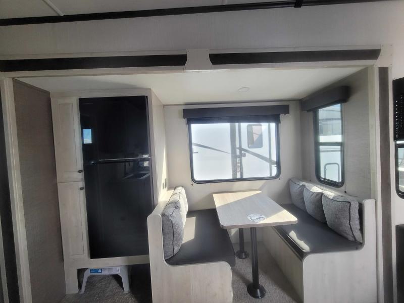 new Fifth Wheel Trailers Forest River Cardinal Red for sale, in Winter Garden, FL Thumbnail 8