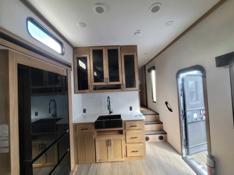 new Fifth Wheel Trailers Forest River Sabre for sale, in Winter Garden, FL Thumbnail 5
