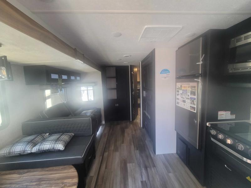 new Travel Trailers Coachmen Freedom Express Liberty Edition for sale, in Winter Garden, FL Thumbnail 5
