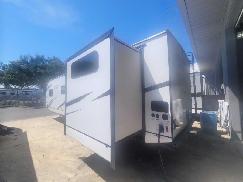 new Travel Trailers Coachmen Freedom Express Liberty Edition for sale, in Winter Garden, FL Thumbnail 3
