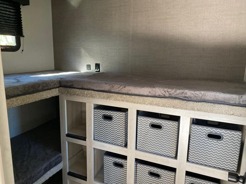 new Fifth Wheel Trailers Forest River Cardinal Red for sale, in Ormond Beach, FL Thumbnail 11