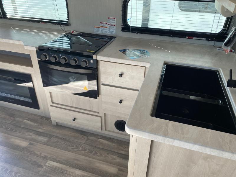 new Fifth Wheel Trailers Forest River Cardinal Red for sale, in Ormond Beach, FL Thumbnail 9