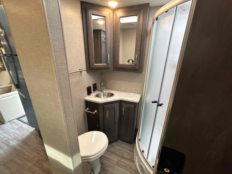 new Camper / RV Thor Motor Coach Magnitude for sale, in Palm Bay, FL Thumbnail 9