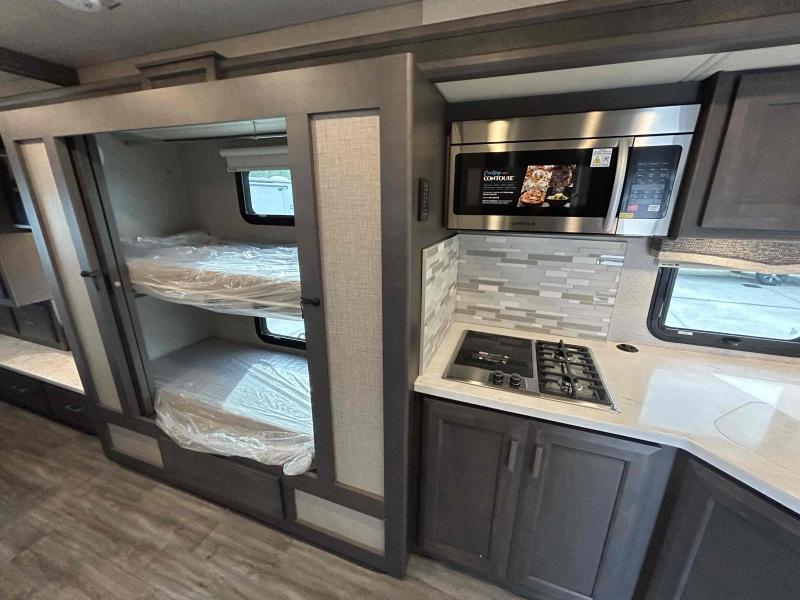 new Camper / RV Thor Motor Coach Magnitude for sale, in Palm Bay, FL Thumbnail 15