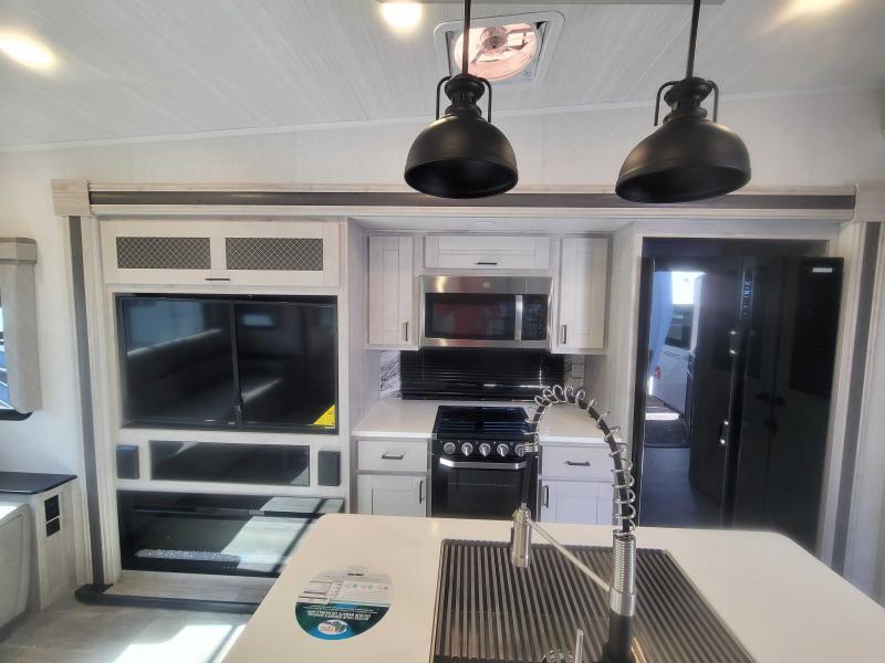 new Fifth Wheel Trailers East To West Tandara for sale, in Winter Garden, FL Thumbnail 7