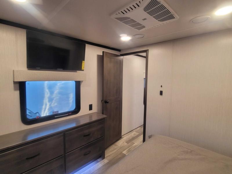 new Fifth Wheel Trailers Forest River Cedar Creek for sale, in Winter Garden, FL Thumbnail 10