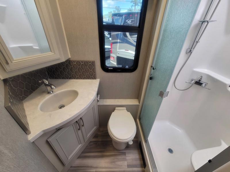 new Camper / RV Holiday Rambler Navigator for sale, in Winter Garden, FL Thumbnail 14