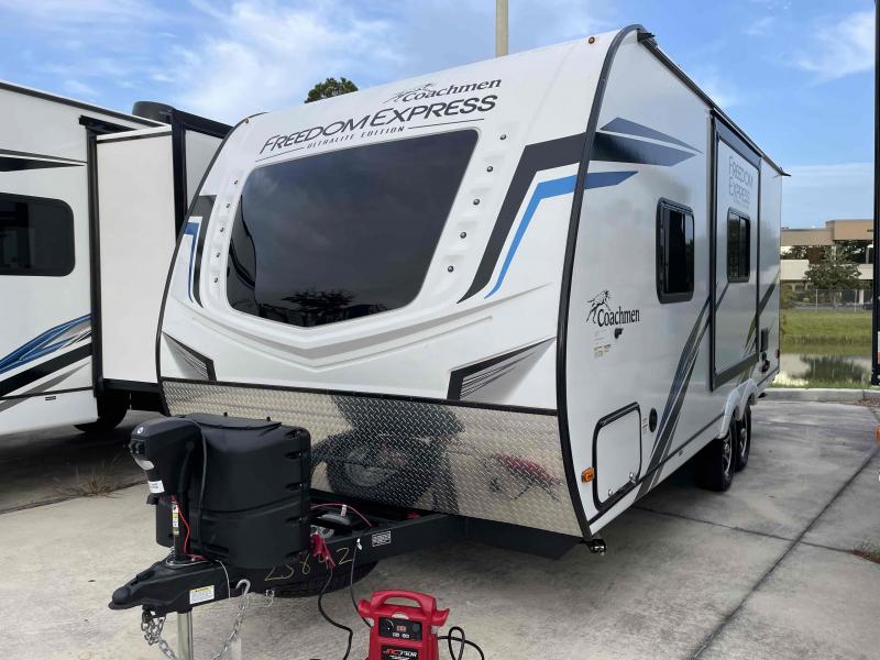 new Travel Trailers Coachmen Freedom Express Ultra Lite for sale, in Winter Garden, FL Thumbnail 3
