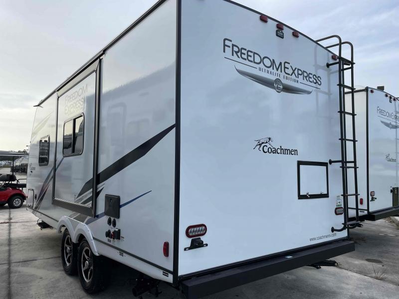 new Travel Trailers Coachmen Freedom Express Ultra Lite for sale, in Winter Garden, FL Thumbnail 4