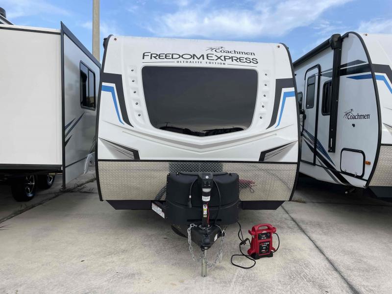new Travel Trailers Coachmen Freedom Express Ultra Lite for sale, in Winter Garden, FL Thumbnail 2