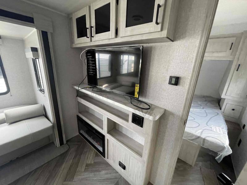 new Travel Trailers East To West Della Terra for sale, in Palm Bay, FL Thumbnail 11