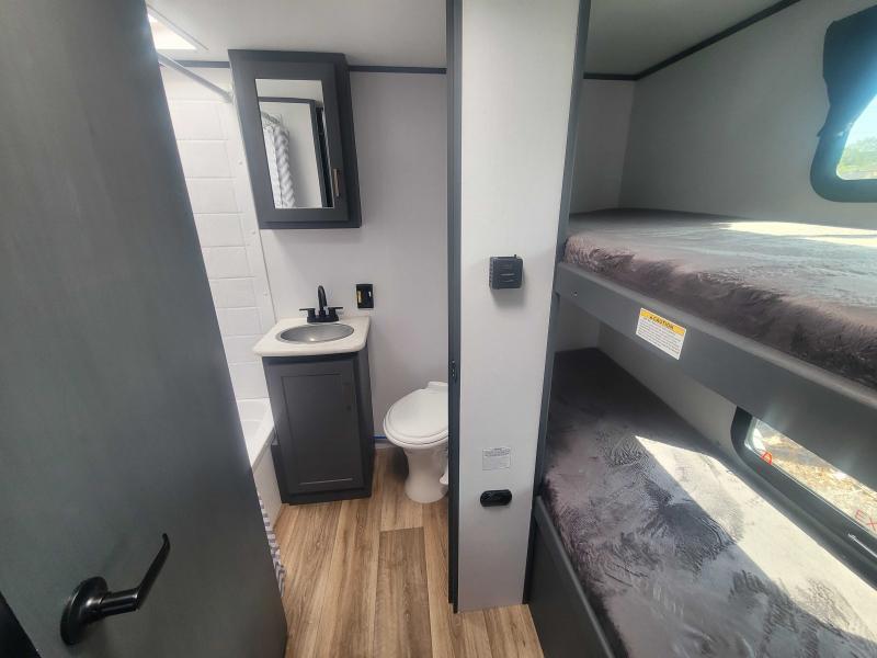 new Travel Trailers Keystone RV Bullet Crossfire for sale, in Winter Garden, FL Thumbnail 9