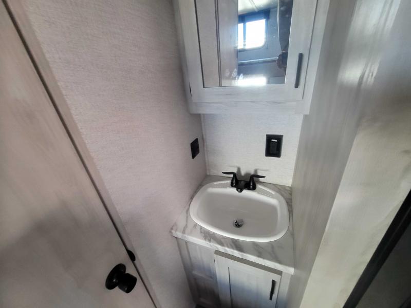 new Travel Trailers East To West Della Terra for sale, in Winter Garden, FL Thumbnail 13