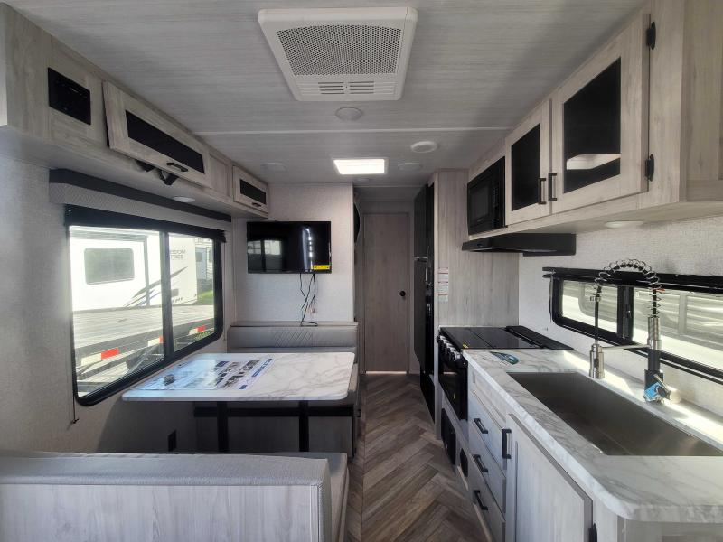 new Travel Trailers East To West Della Terra for sale, in Winter Garden, FL Thumbnail 8