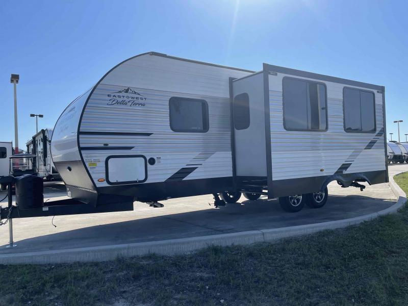 2022 East To West DELLA TERRA 261RB Giant Recreation World RV