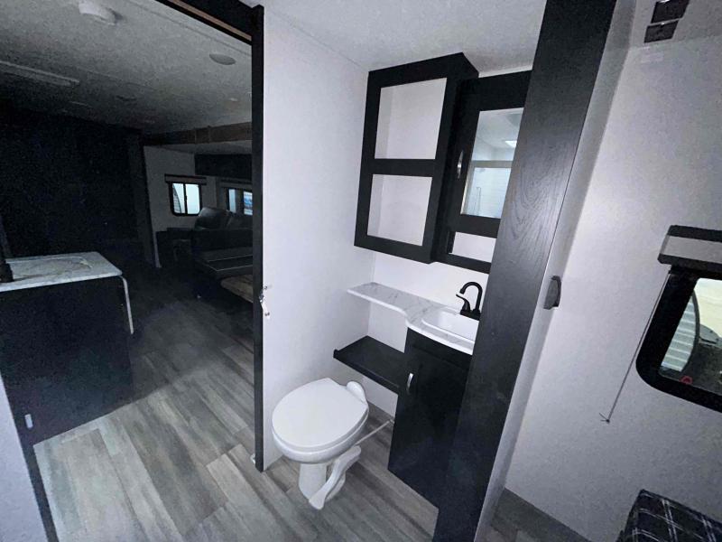 new Travel Trailers Coachmen Freedom Express Ultra Lite for sale, in Palm Bay, FL Thumbnail 14