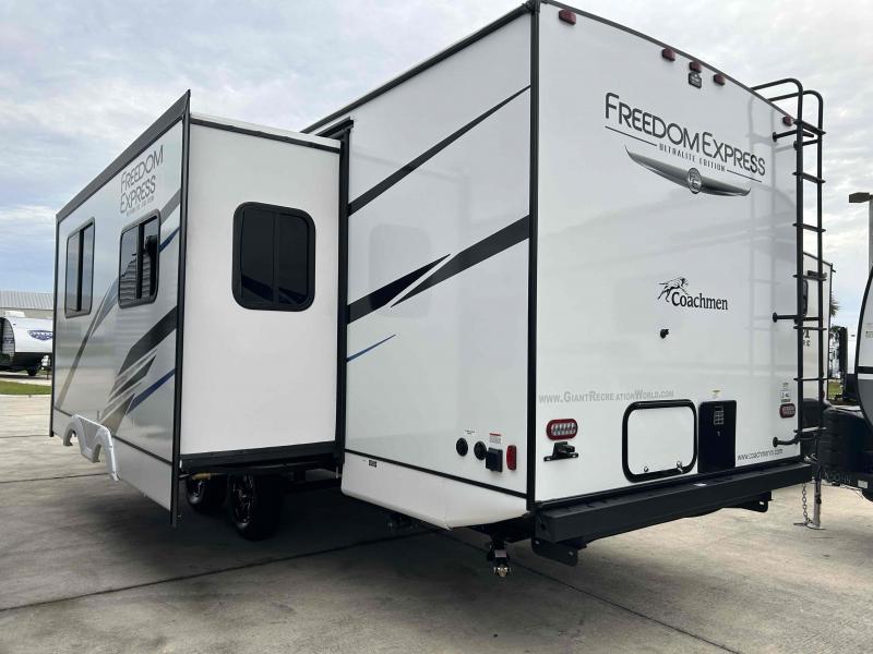 new Travel Trailers Coachmen Freedom Express Ultra Lite for sale, in Palm Bay, FL Thumbnail 4