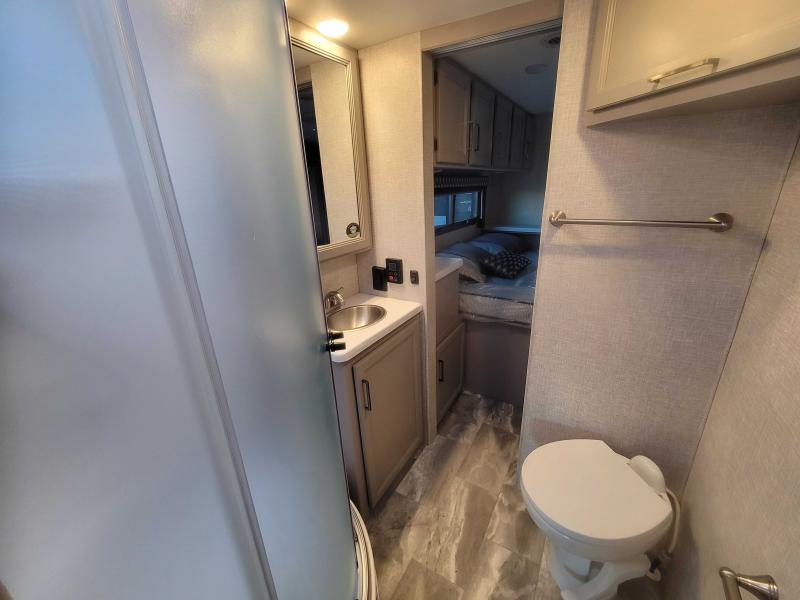 new Camper / RV Thor Motor Coach Quantum for sale, in Winter Garden, FL Thumbnail 14