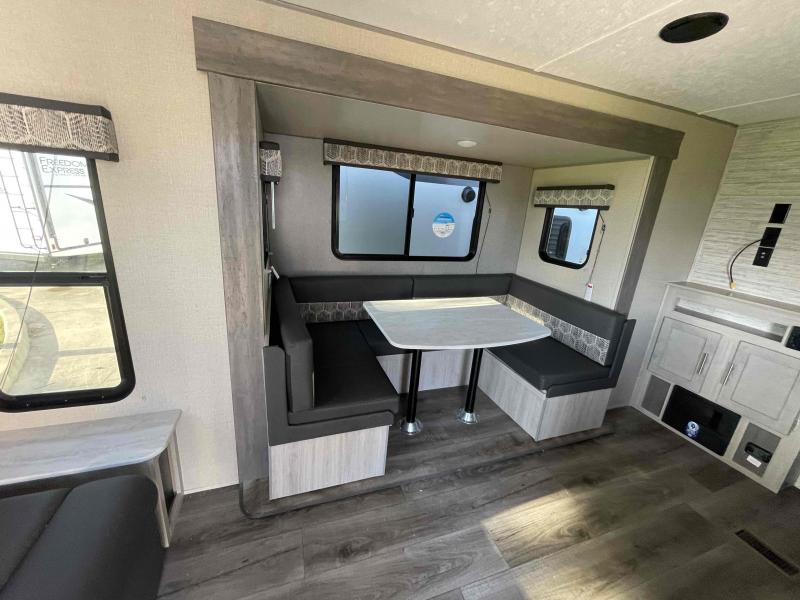 new Travel Trailers Coachmen Catalina Summit Series for sale, in Palm Bay, FL Thumbnail 11