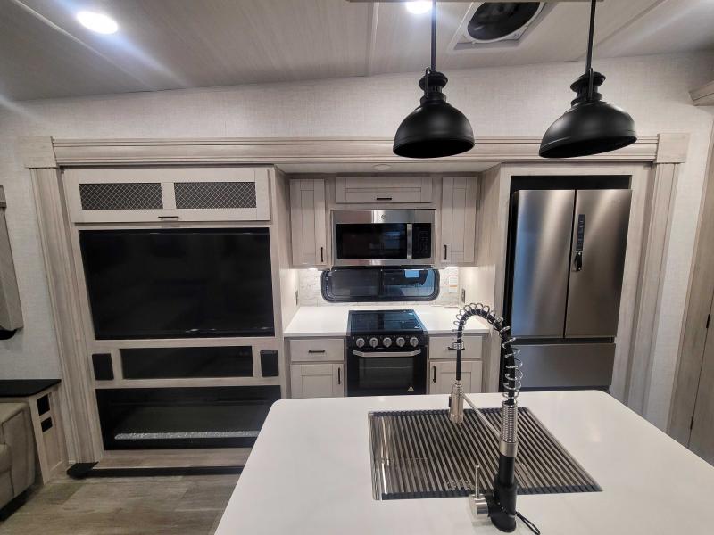 new Fifth Wheel Trailers East To West Tandara for sale, in Winter Garden, FL Thumbnail 8