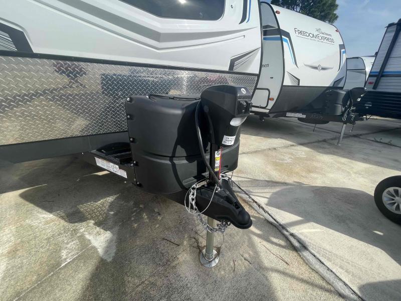 new Travel Trailers Coachmen Freedom Express Ultra Lite for sale, in Palm Bay, FL Thumbnail 10