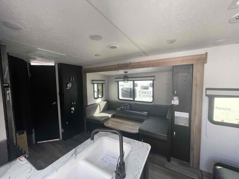 new Travel Trailers Coachmen Freedom Express Ultra Lite for sale, in Palm Bay, FL Thumbnail 14