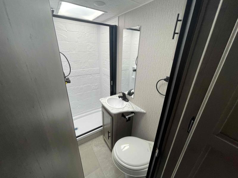 new Camper / RV Coachmen Cross Trail for sale, in Palm Bay, FL Thumbnail 16