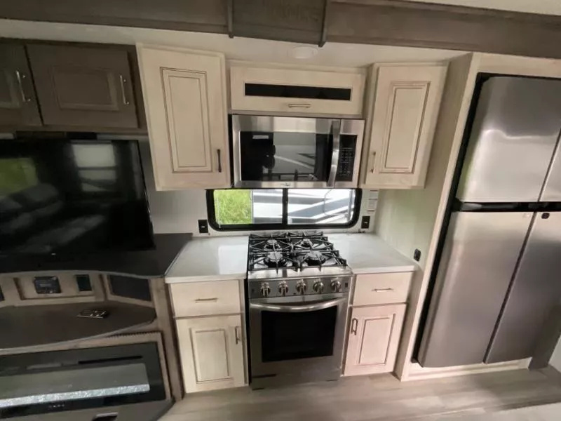 used Fifth Wheel Trailers Alliance RV Paradigm for sale, in West Boerne, TX Thumbnail 12
