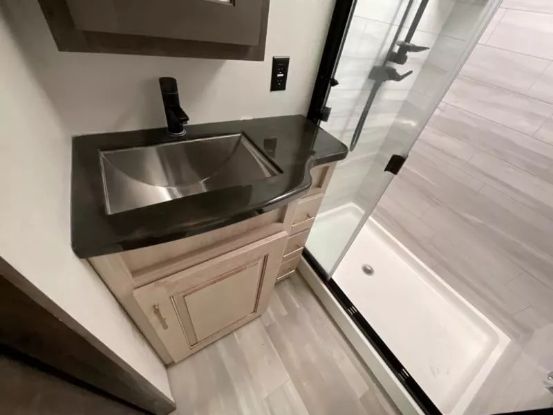 used Fifth Wheel Trailers Alliance RV Paradigm for sale, in West Boerne, TX Thumbnail 24