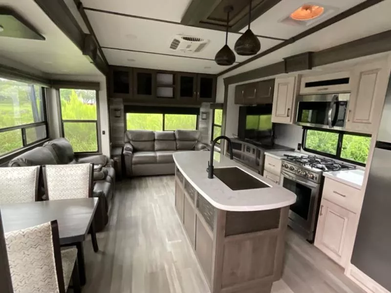 used Fifth Wheel Trailers Alliance RV Paradigm for sale, in West Boerne, TX Thumbnail 7