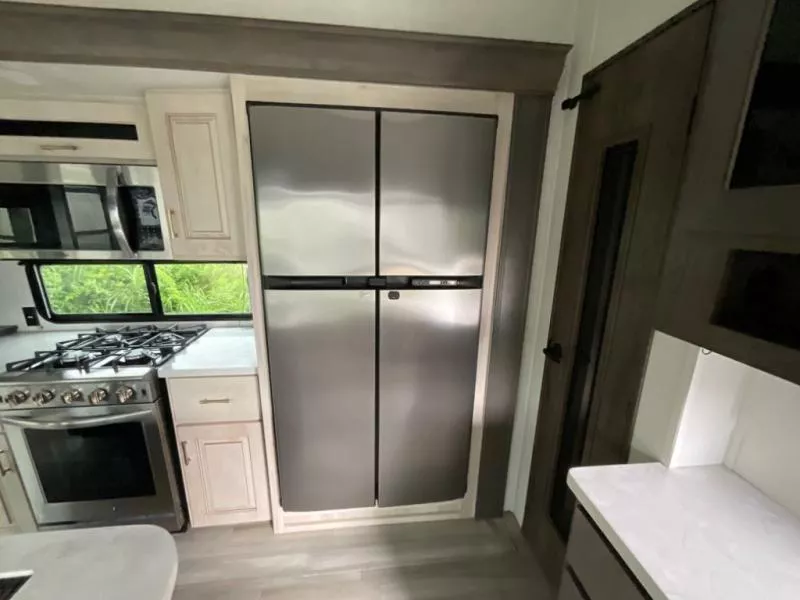 used Fifth Wheel Trailers Alliance RV Paradigm for sale, in West Boerne, TX Thumbnail 13