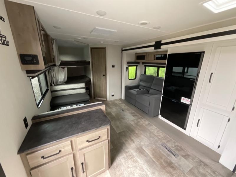 new Travel Trailers Palomino Puma for sale, in West Boerne, TX Thumbnail 7