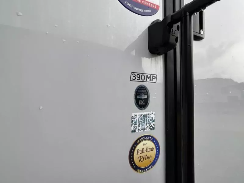 used Fifth Wheel Trailers Alliance RV Paradigm for sale, in West Boerne, TX Thumbnail 6
