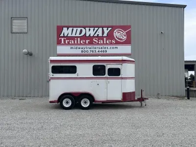 1999 Featherlite 2H Straight Load w/ Front Dress