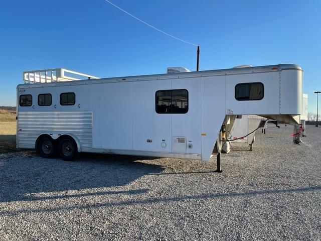 2000 Hart Trailers 3H Deluxe w/ 10' SW LQ GN Horse Trailer 2000 Hart Trailers 3H Deluxe w/ 10' SW LQ GN Horse Trailer