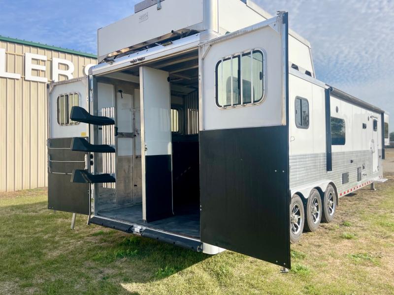 used Horse Trailers Sundowner Trailers  for sale, in Ottawa, IL Thumbnail 19